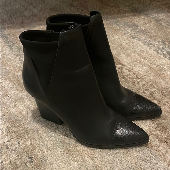 Donald J Pliner Vaughn Black Ankle Boots - Picture 1 of 12